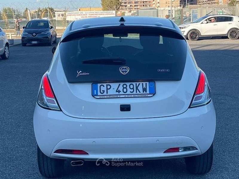 Usata Lancia Ypsilon Gold 69 CV (50 kW) 2023 Bianco Utilitaria