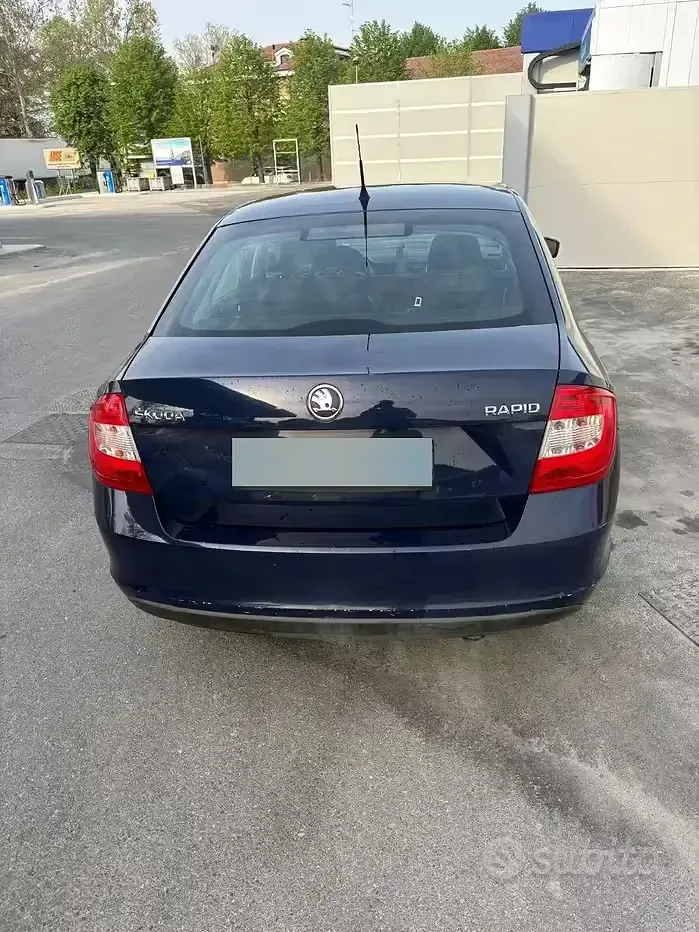 Usata Skoda Rapid 75 CV (55 kW) 2014 Blu Utilitaria
