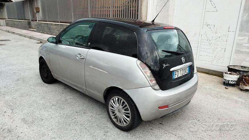 Usata Lancia Ypsilon 69 CV (50 kW) 2009 Grigio Utilitaria