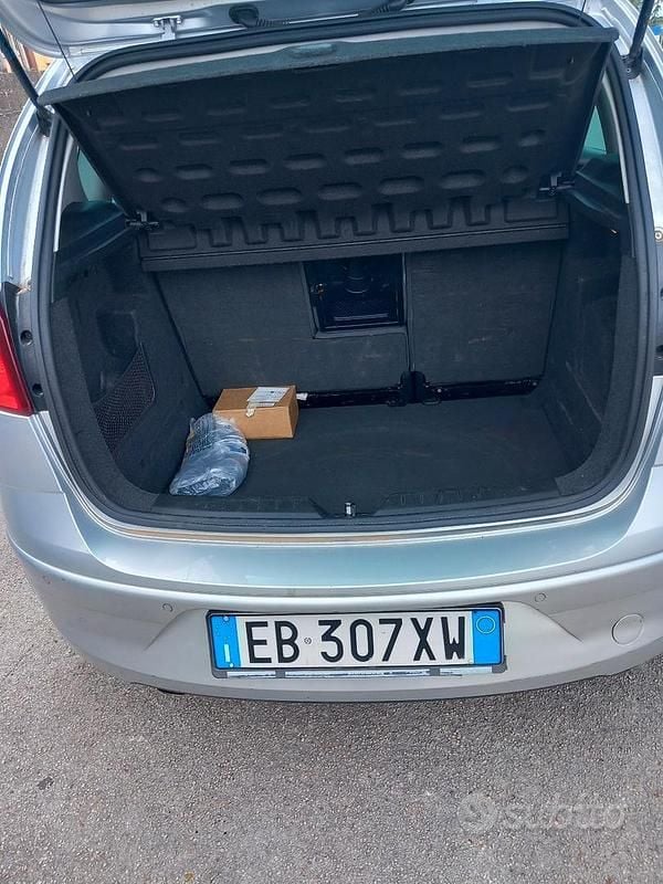 Usata Seat Altea 105 CV (77 kW) 2010 Grigio Berlina