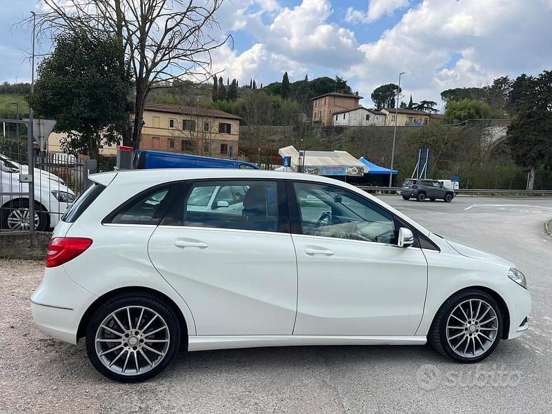 Usata Mercedes B180 Premium 108 CV (79 kW) 2013 Bianco Monovolume
