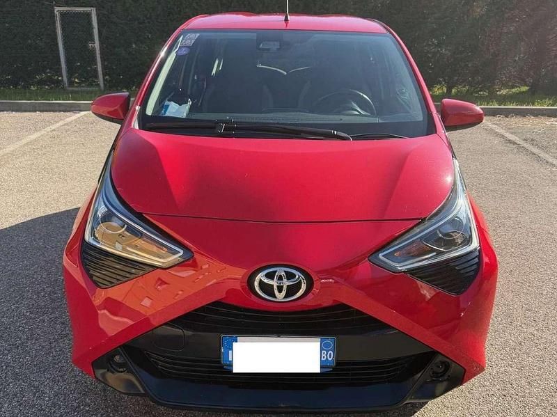 Usata Toyota Aygo 72 CV (52 kW) 2020 Rosso Utilitaria