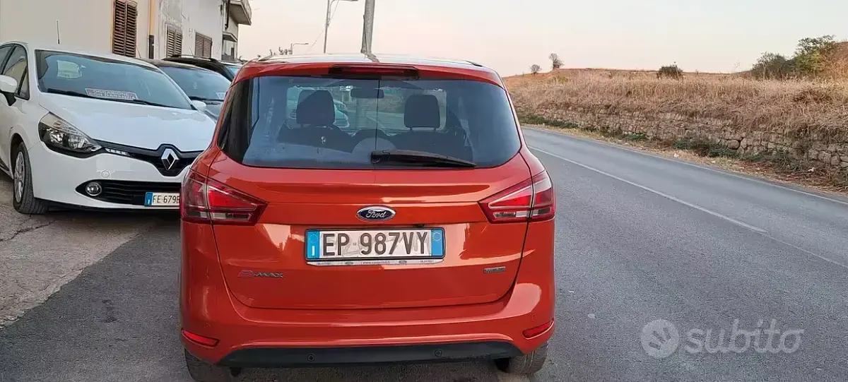 Usata Ford B-MAX Business Edition 95 CV (69 kW) 2013 Arancione Monovolume
