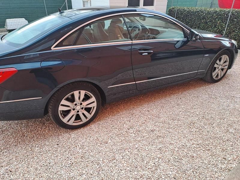 Usata Mercedes 220 170 CV (125 kW) 2010 Blu Coupé