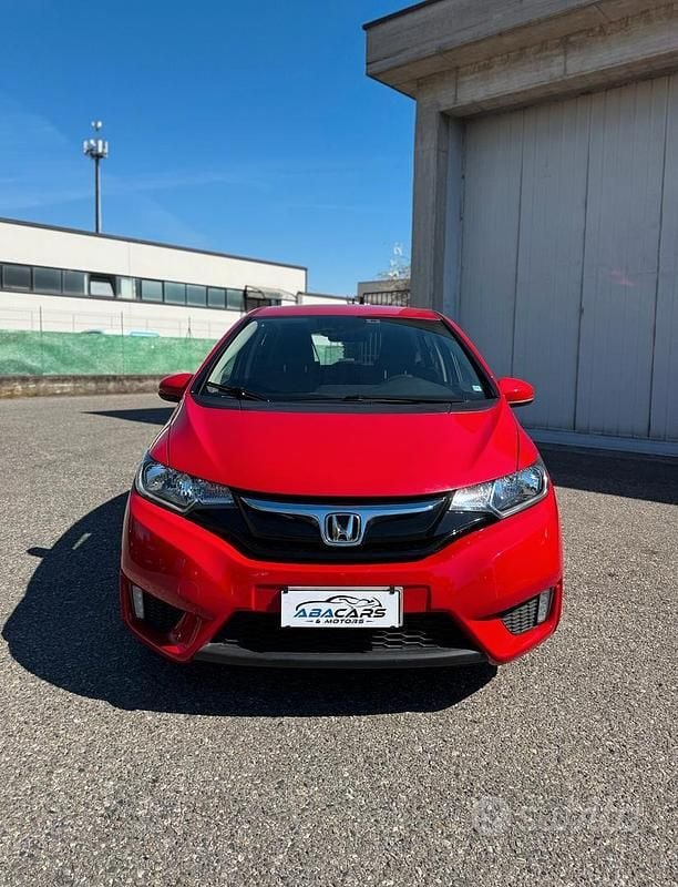Usata Honda Jazz 102 CV (75 kW) 2016 Rosso Utilitaria