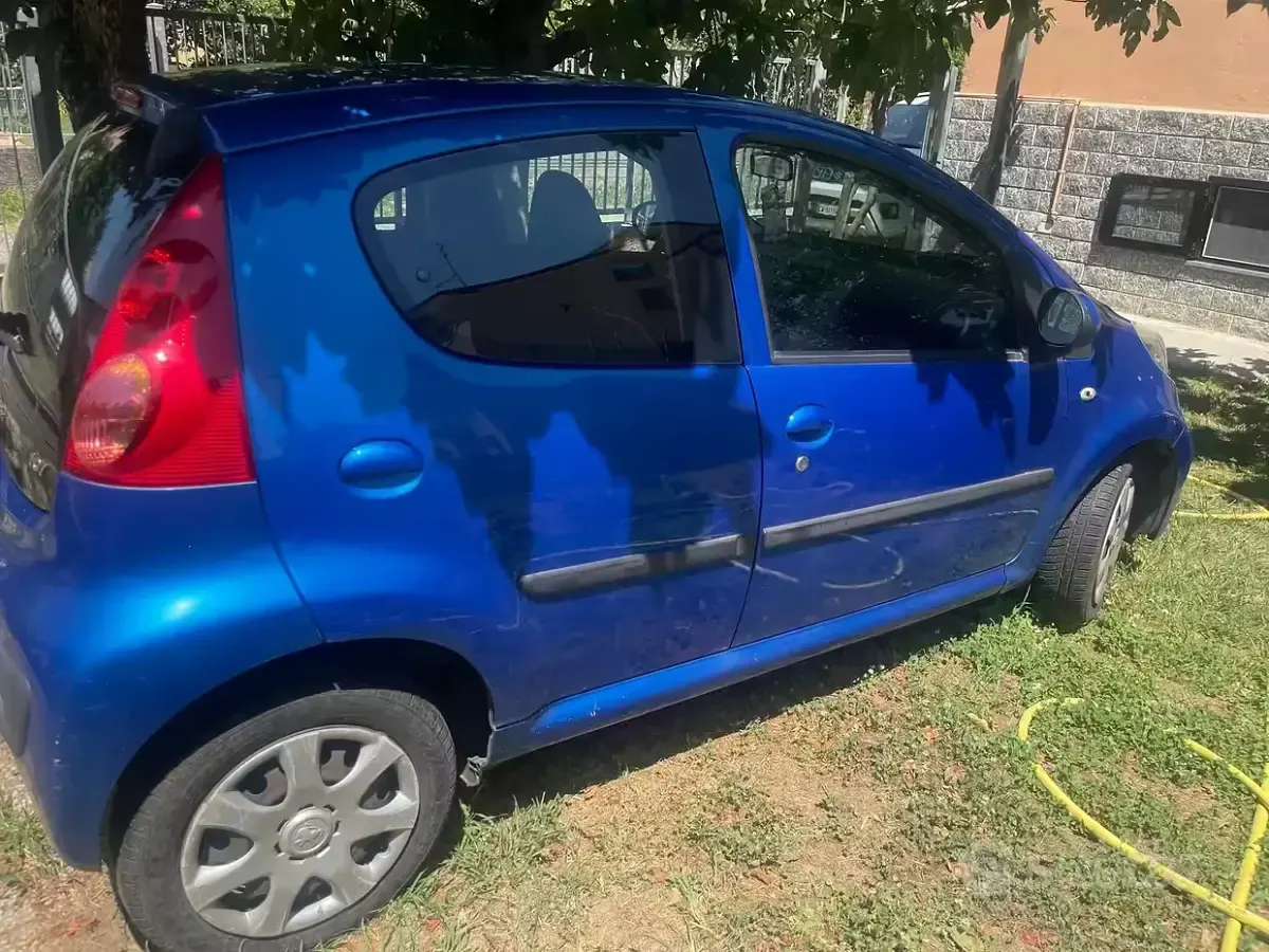 Usata Peugeot 107 68 CV (50 kW) 2010 Bluazzurro Utilitaria