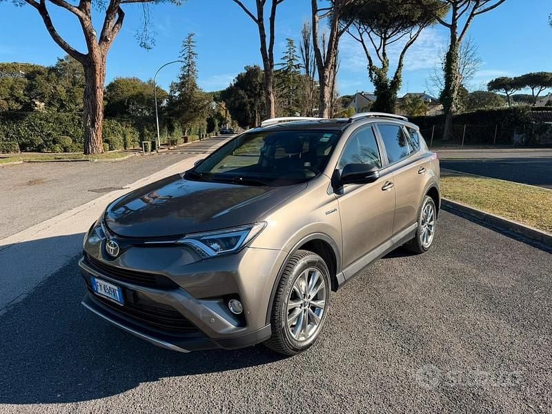 Usata Toyota RAV4 Lounge 2017 Marrone SUV