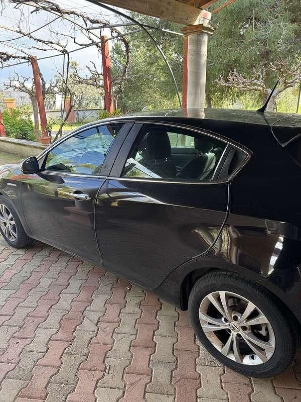 Usata Alfa Romeo Giulietta 105 CV (77 kW) 2012 Utilitaria