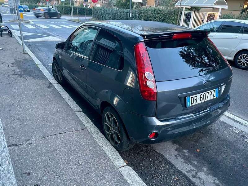 Usata Ford Fiesta 90 CV (66 kW) 2008 Blu/azzurro Utilitaria