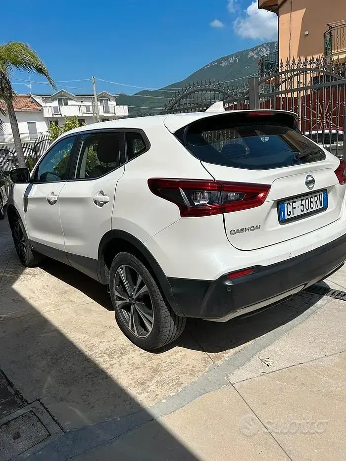 Usata Nissan Qashqai N-Connecta 140 CV (102 kW) 2021 Bianco SUV