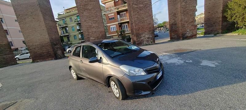 Usata Toyota Yaris Active 69 CV (50 kW) 2012 Utilitaria