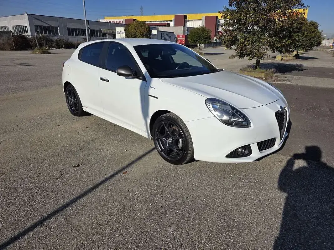 Usata Alfa Romeo Giulietta Sprint 105 CV (77 kW) 2015 Utilitaria