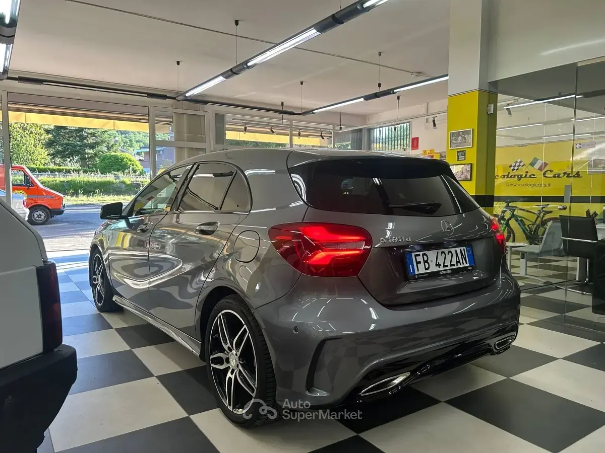 Usata Mercedes A180 AMG line 109 CV (80 kW) 2015 Gray Berlina