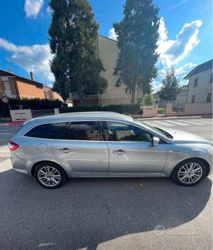 Usata Ford Mondeo 140 CV (102 kW) 2014 Grigio Station wagon