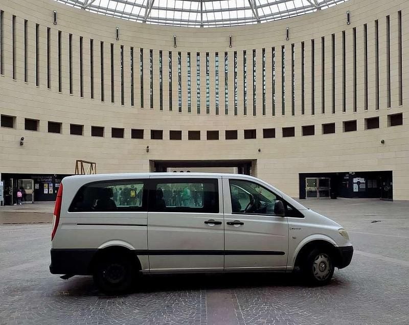 Bianco Usata 2009 Mercedes Vito Furgone | 12.000 € (Buon prezzo) - Immagine 1/4