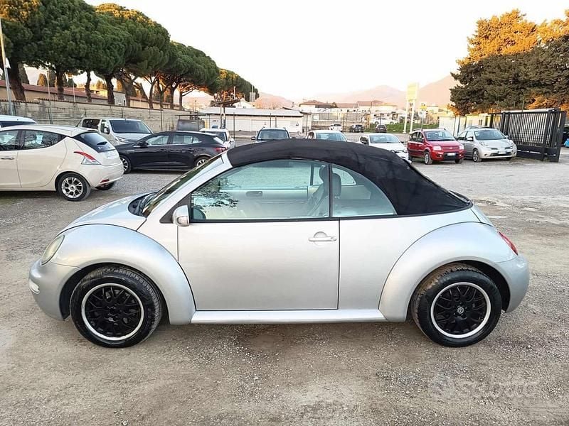 Usata VW New Beetle 101 CV (74 kW) 2003 Grigio scuro Utilitaria