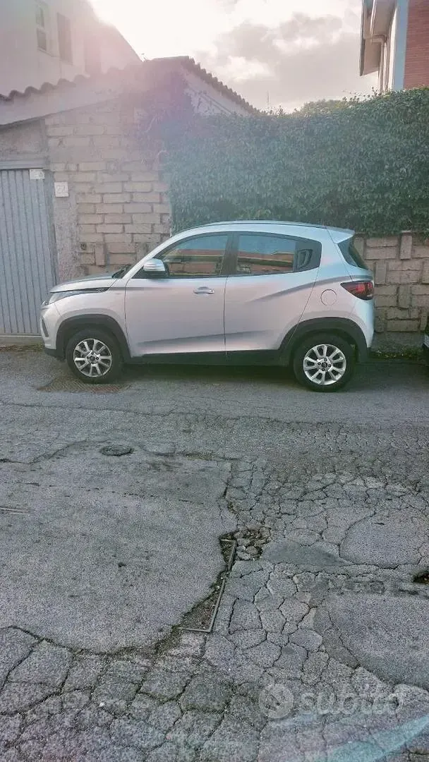 Usata Mahindra KUV100 83 CV (61 kW) 2019 Grigio SUV