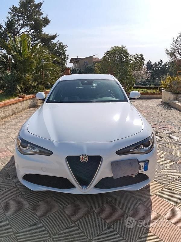 Usata Alfa Romeo Giulia 150 CV (110 kW) 2018 Bianco Berlina