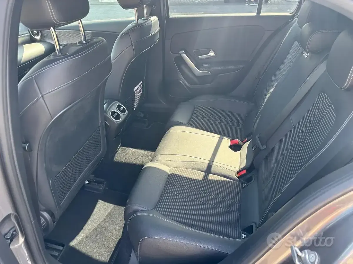 Usata Mercedes A180 116 CV (85 kW) 2019 Grigio Berlina