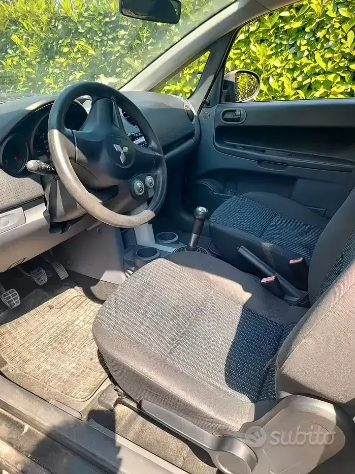 Usata Mitsubishi Colt 75 CV (55 kW) 2008 Nero Berlina