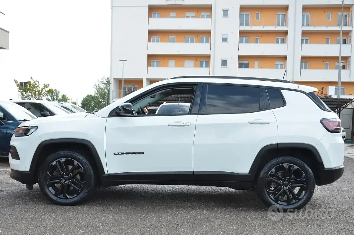 Usata Jeep Compass Night Eagle 131 CV (96 kW) 2022 Bianco SUV