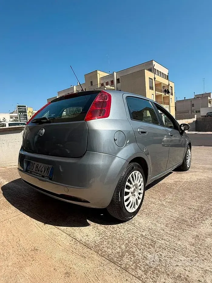Usata Fiat Grande Punto Active 65 CV (47 kW) 2008 Grigio Utilitaria