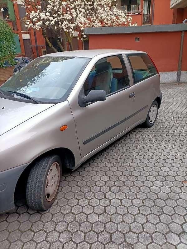 Usata Fiat Punto Star 60 CV (44 kW) 1998 Berlina
