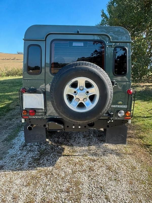 Usata Land Rover Defender 122 CV (89 kW) 2010 Verde Station wagon