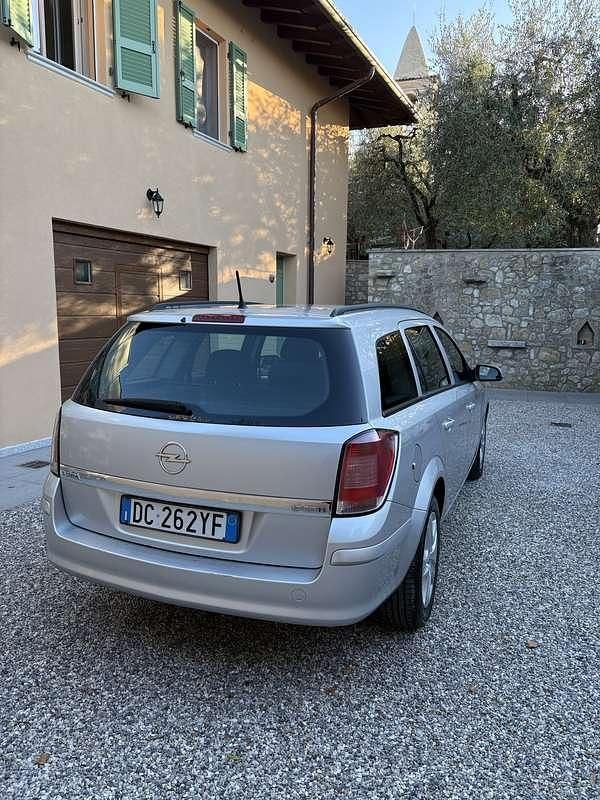Usata Opel Astra Elegance 101 CV (74 kW) 2006 Station wagon