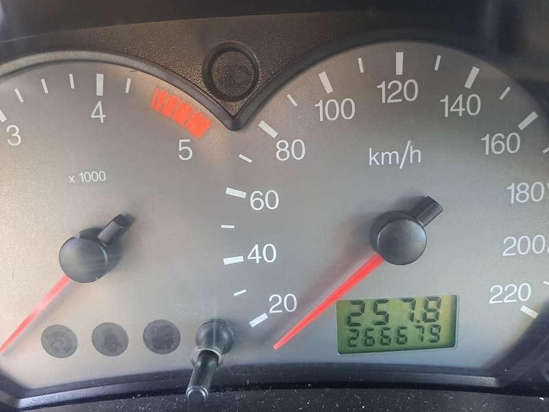 Begagnad Ford Focus Trend 101 HK (74 kW) 2003 Sedan