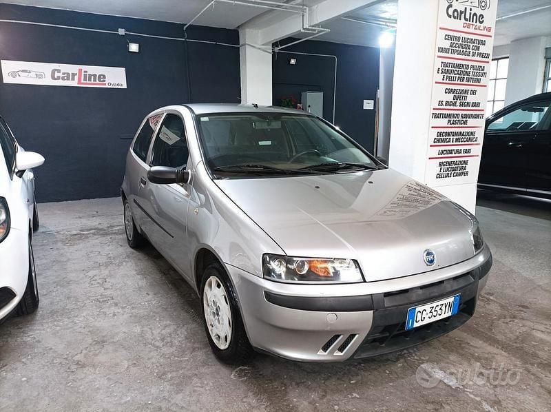Grigio Usata 2003 Fiat Punto Tre volumi | 1900 € (Buon prezzo) - Immagine 1/4