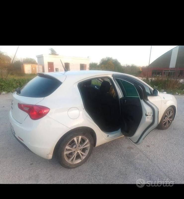 Usata 2011 Alfa Romeo Giulietta Berlina | 5600 € (Super prezzo) - Immagine 1/3