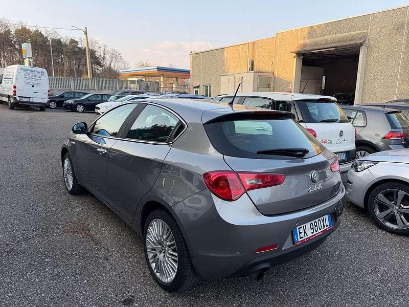 Usata Alfa Romeo Giulietta Exclusive 170 CV (125 kW) 2011 Grigio Utilitaria