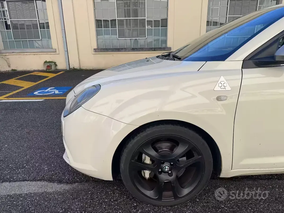 Usata Alfa Romeo MiTo Quadrifoglio Verde 170 CV (125 kW) 2010 Beige Utilitaria