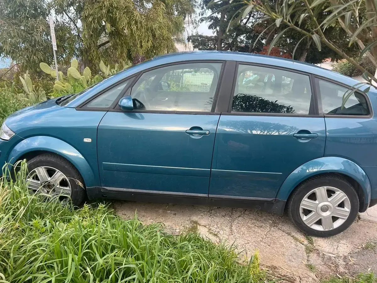 Usata Audi A2 Comfort 75 CV (55 kW) 2003 Blu Utilitaria