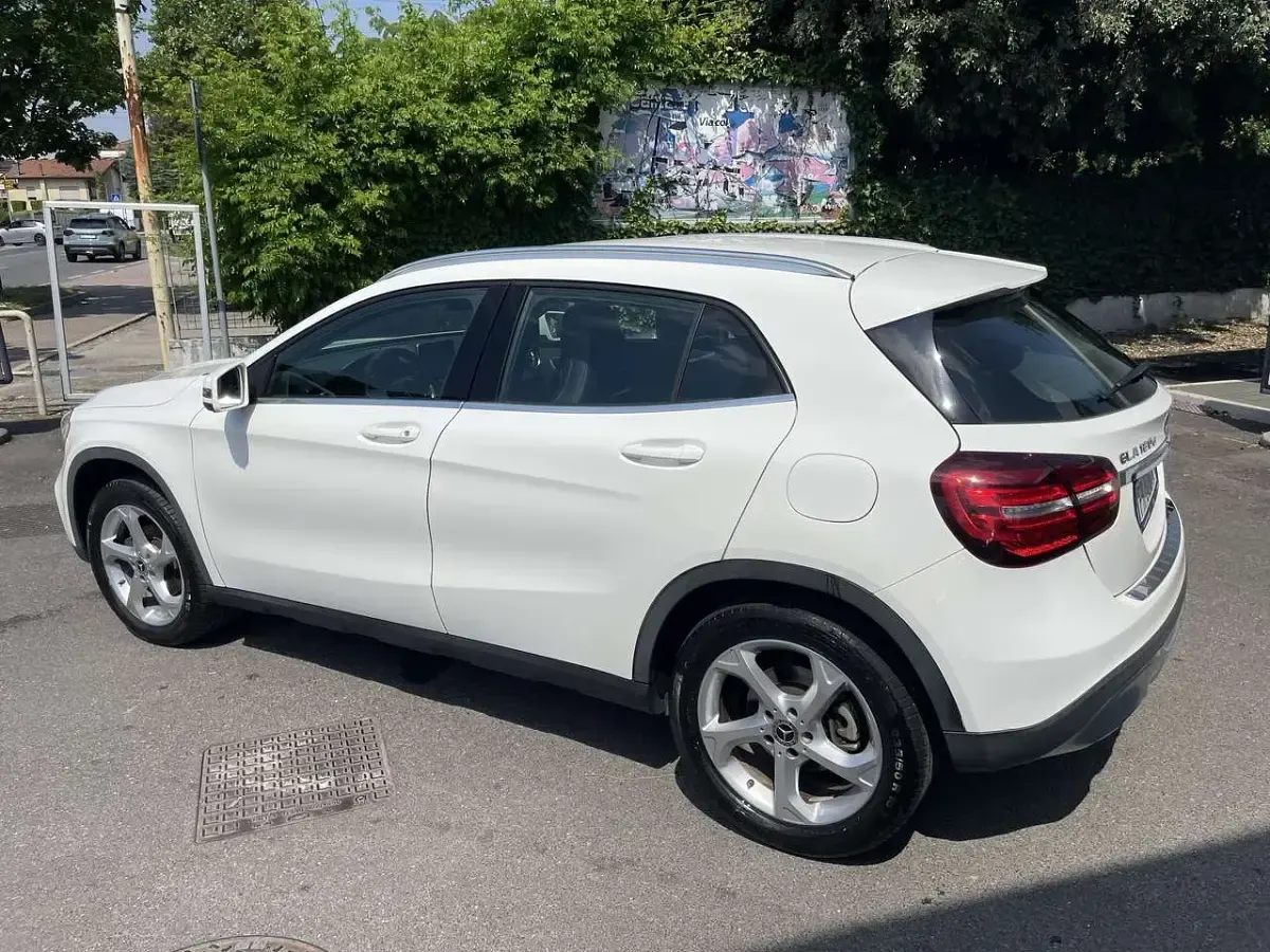 Usata Mercedes GLA180 109 CV (80 kW) 2018 Other SUV