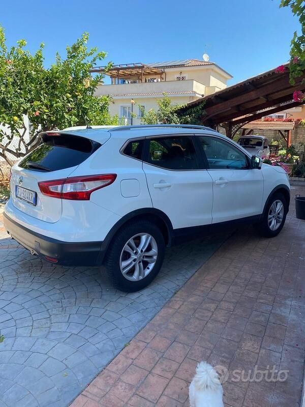 Usata Nissan Qashqai Tekna 131 CV (96 kW) 2016 Bianco SUV
