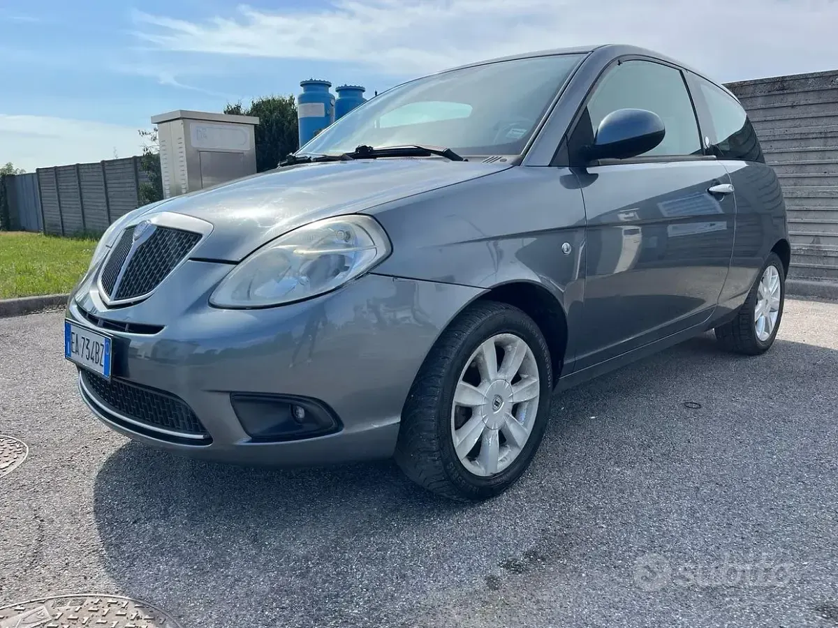 Usata Lancia Ypsilon 77 CV (56 kW) 2009 Grigio Utilitaria