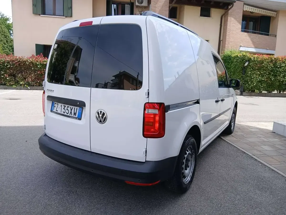 Usata VW Caddy 102 CV (75 kW) 2019 Bianco Monovolume