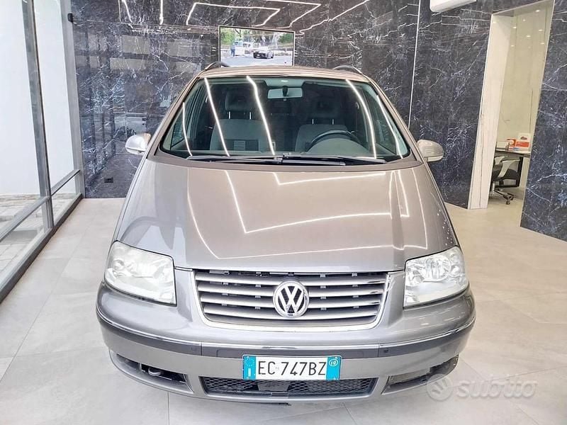 Grigio Usata 2010 VW Sharan R Monovolume | 2500 € (Super prezzo) - Immagine 1/3