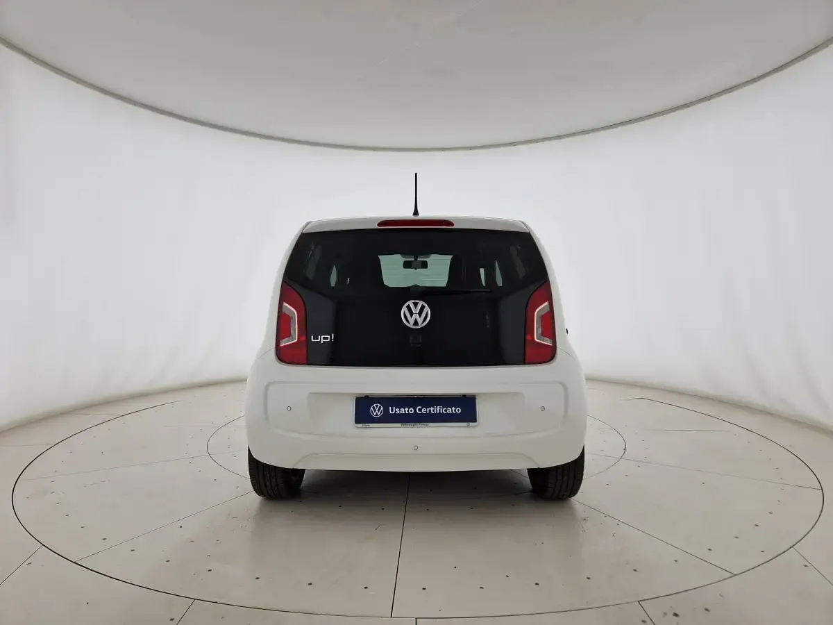 Usata VW up! Highline 75 CV (55 kW) 2016 Bianco pastello Utilitaria