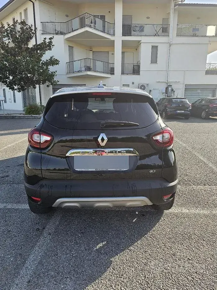 Usata Renault Captur 110 CV (80 kW) 2018 Nero SUV