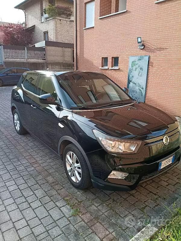 Usata Ssangyong (KGM) Tivoli 115 CV (84 kW) 2017 Nero SUV