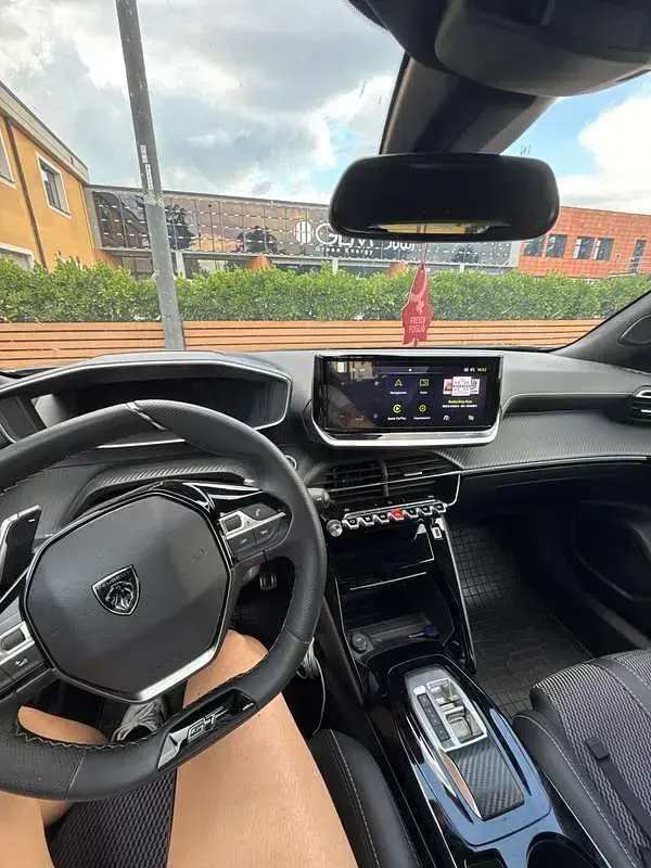 Usata Peugeot 2008 Active 136 CV (100 kW) 2025 Grigio SUV