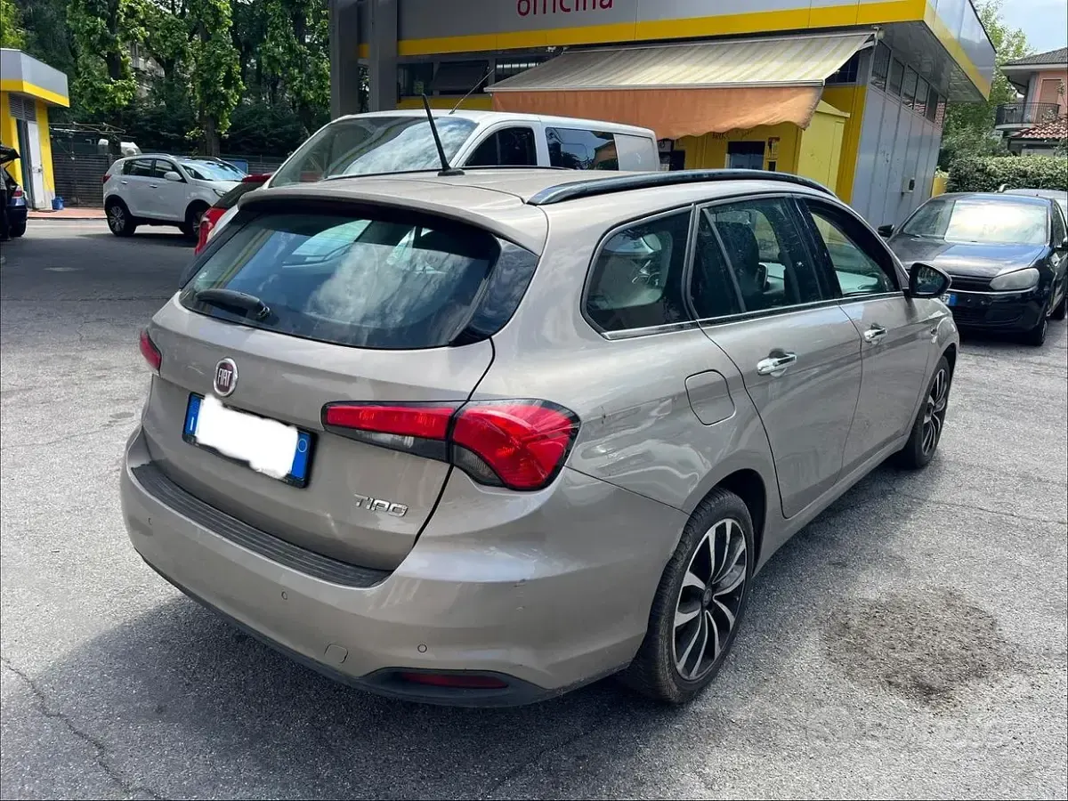 Usata Fiat Tipo Easy 95 CV (69 kW) 2016 Marrone Station wagon