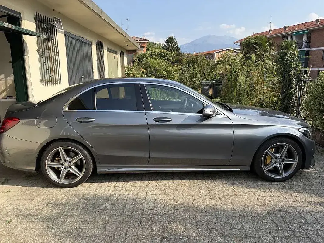 Usata Mercedes C220 AMG line 170 CV (125 kW) 2017 Grigio Berlina