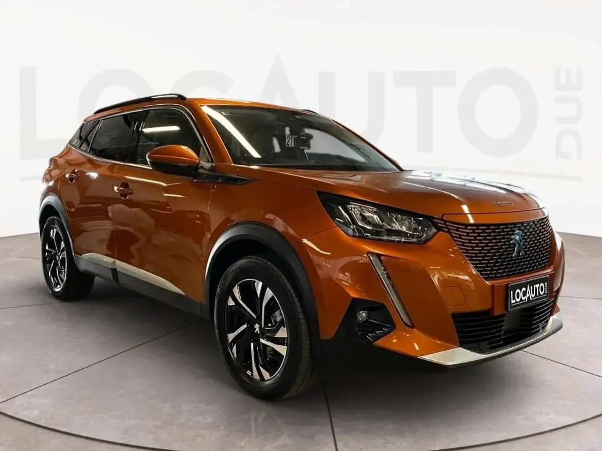 Usata Peugeot e-2008 Allure 100 kW (136 CV) 2021 Arancione SUV