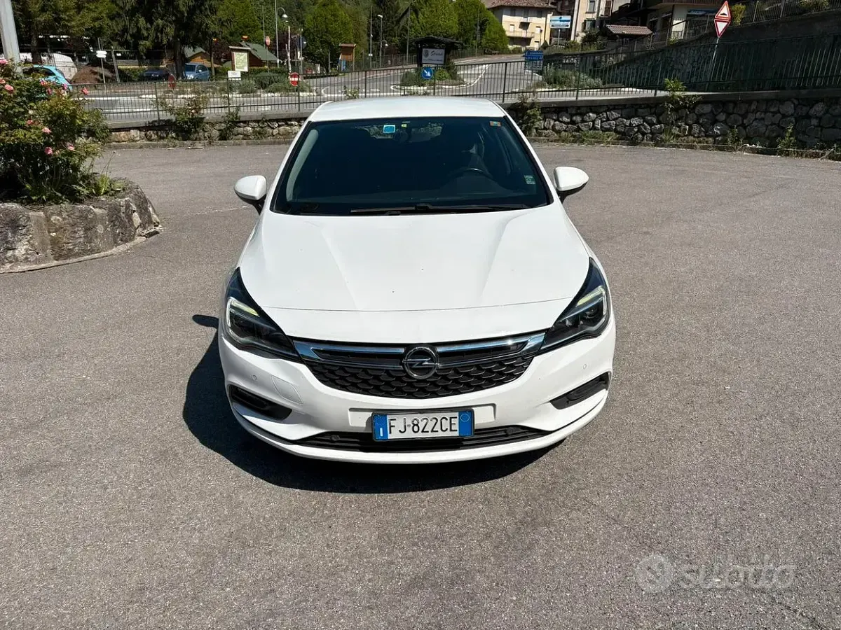 Usata Opel Astra 110 CV (80 kW) 2017 Bianco Berlina