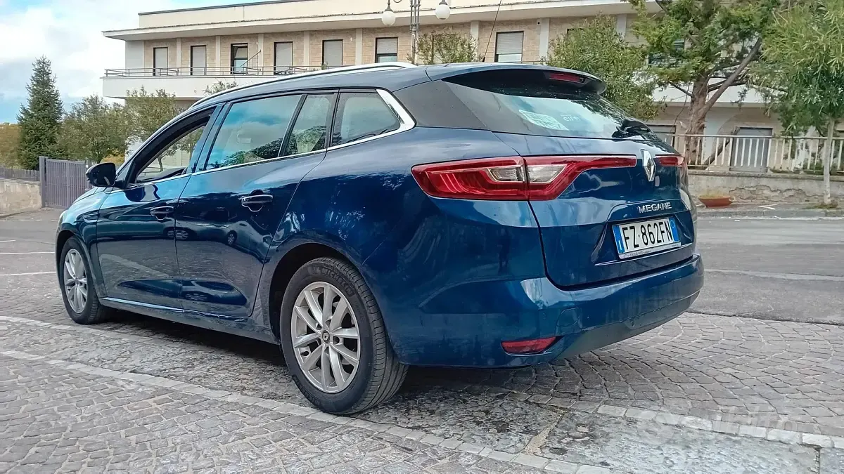 Usata Renault Mégane IV 110 CV (80 kW) 2018 Blu Berlina