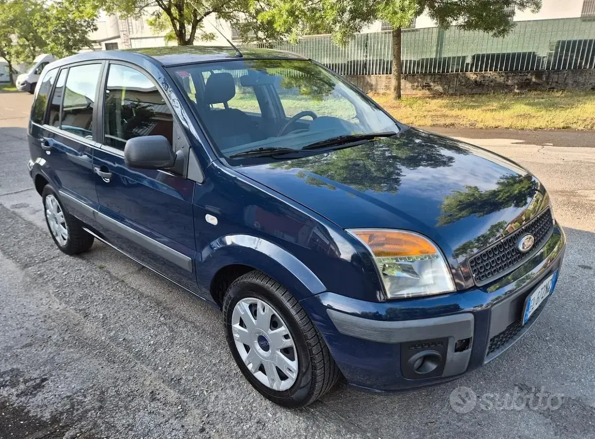 Usata Ford Fusion 80 CV (58 kW) 2012 Blu Utilitaria